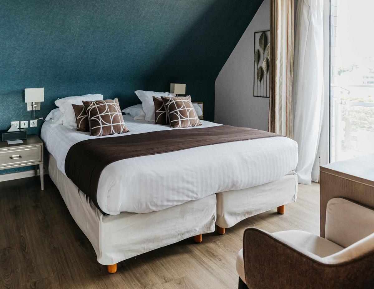 Un ou plusieurs lits dans un hébergement de l'établissement Le Diana Hôtel & Spa