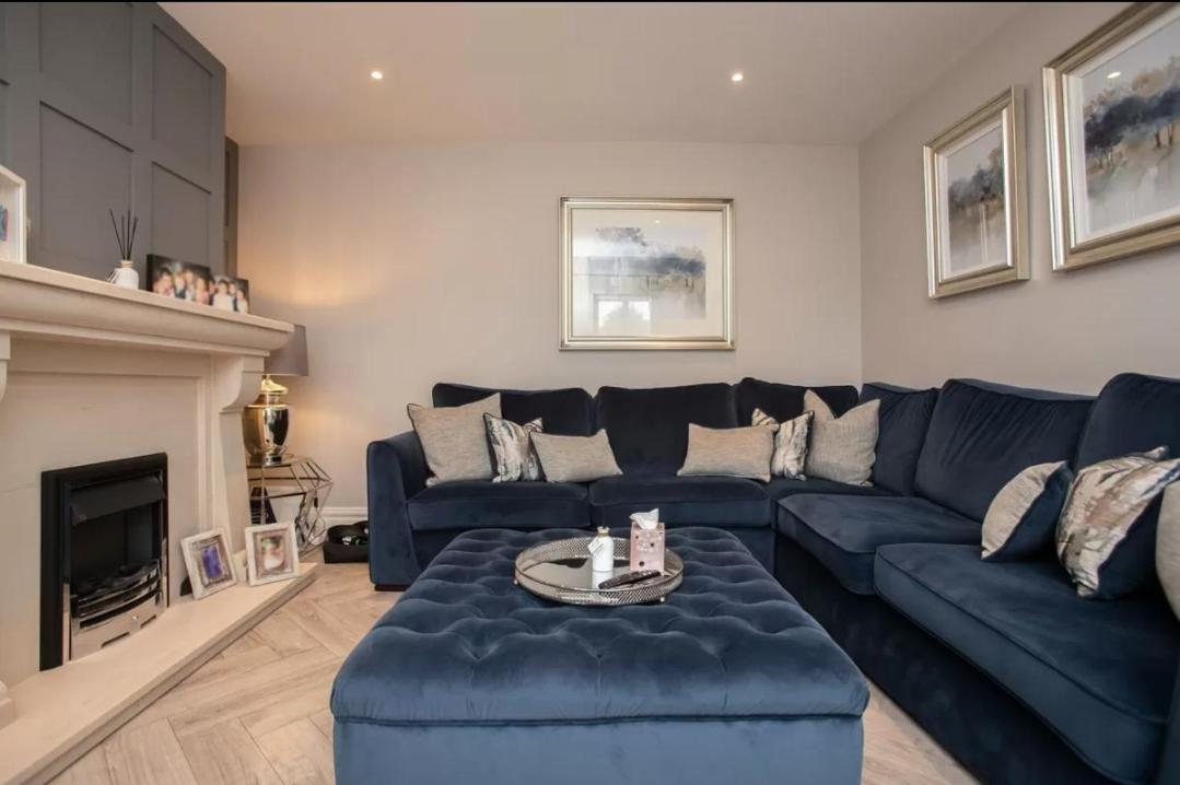 Louth Village Wedding Accommodation with Gym B&B - Housity