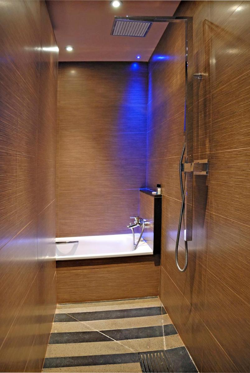 Un baño de Balneario Font Vella- Adults Only