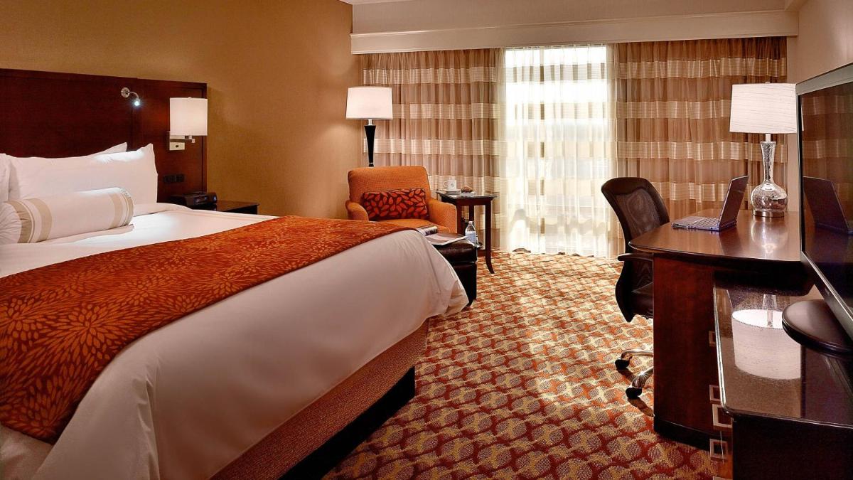 Marriott Louisville East - Housity