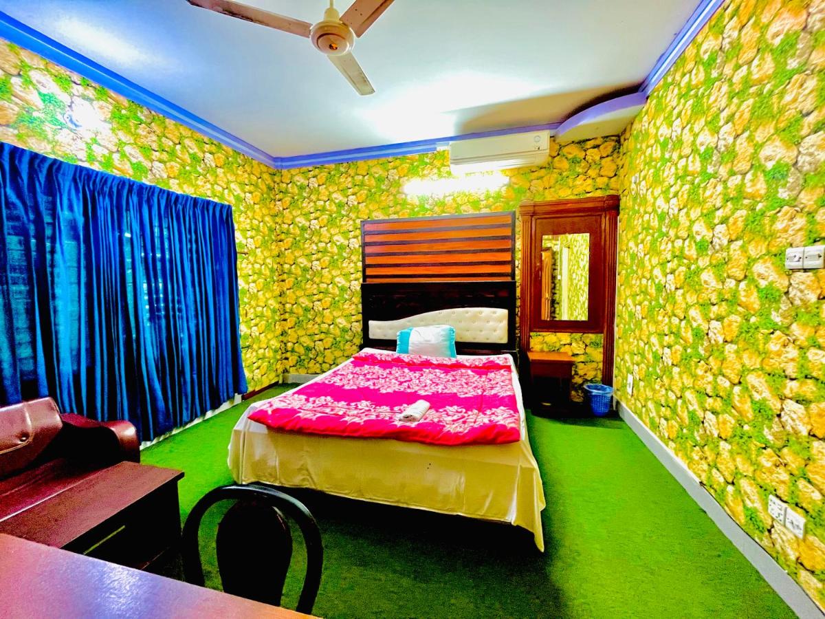 Hotel Crown Plaza Inn - Housity
