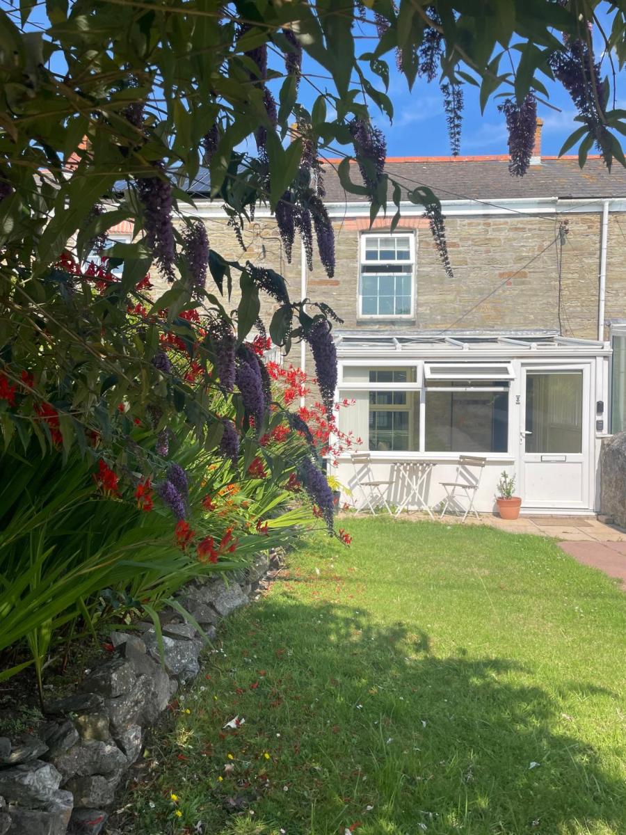 Idyllic cottage - near St Agnes and Porthtowan - Housity