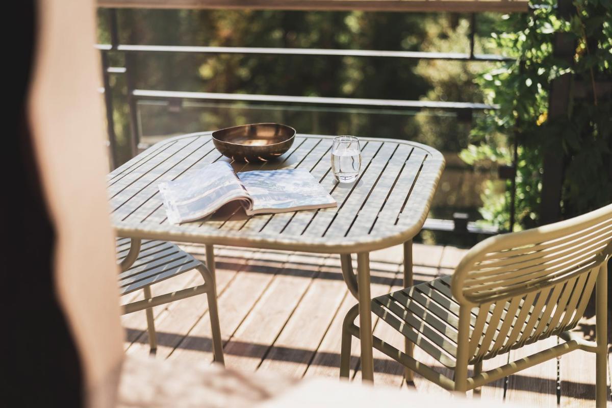 Balcon ou terrasse dans l'établissement Les Lodges Sainte-Victoire Hotel & Spa
