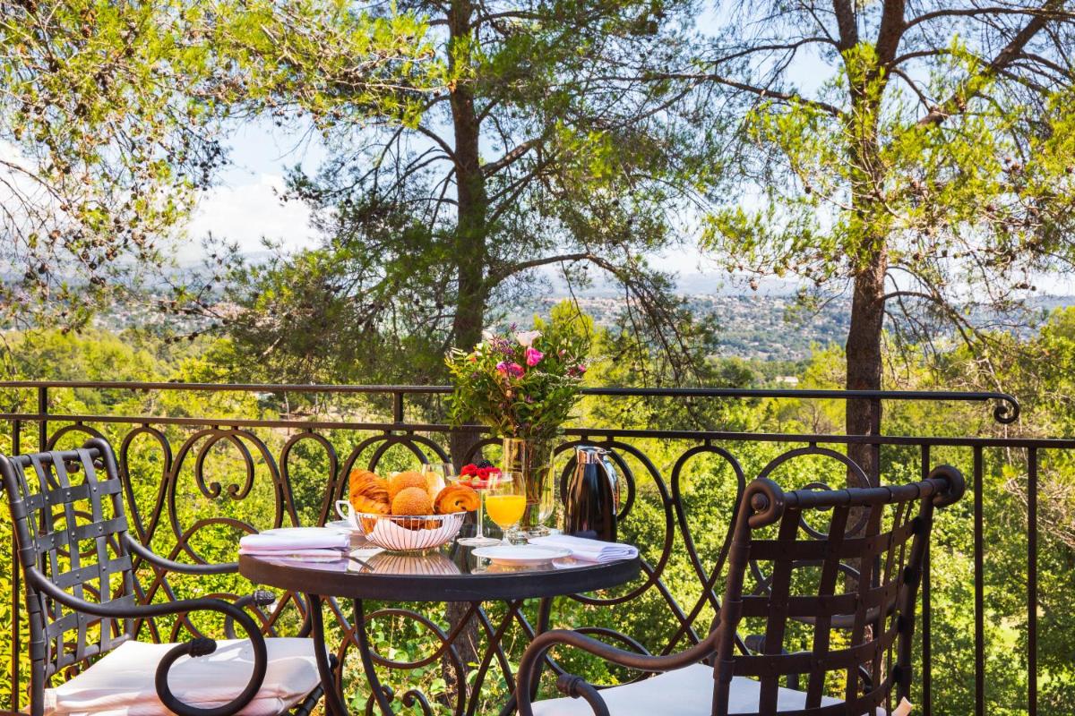 Boissons dans l'établissement Terre Blanche Hotel Spa Golf Resort