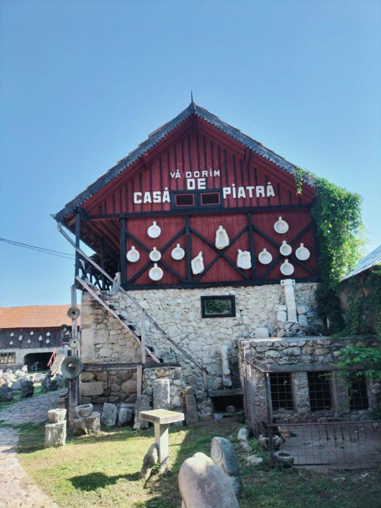 Conacul Muzeul Pietrei - Housity