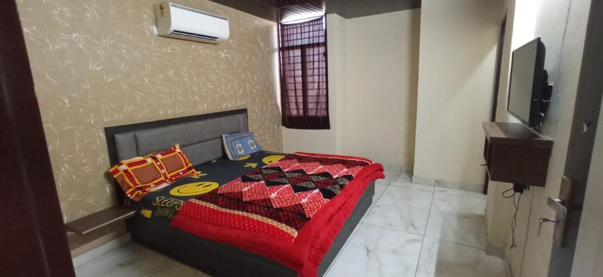 THE ROYAL Guest House - Housity