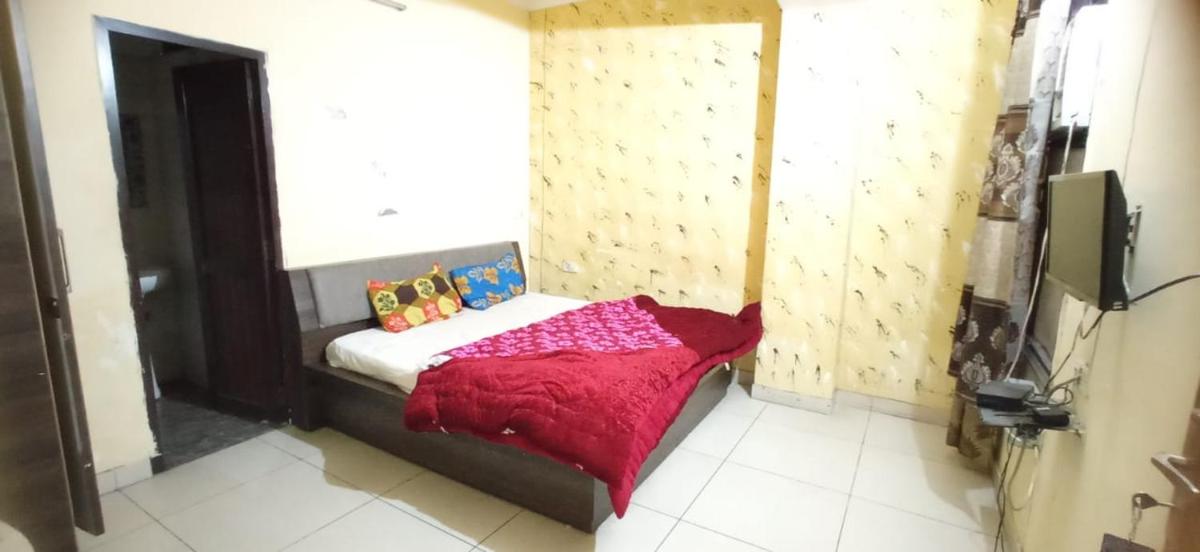 THE ROYAL Guest House - Housity