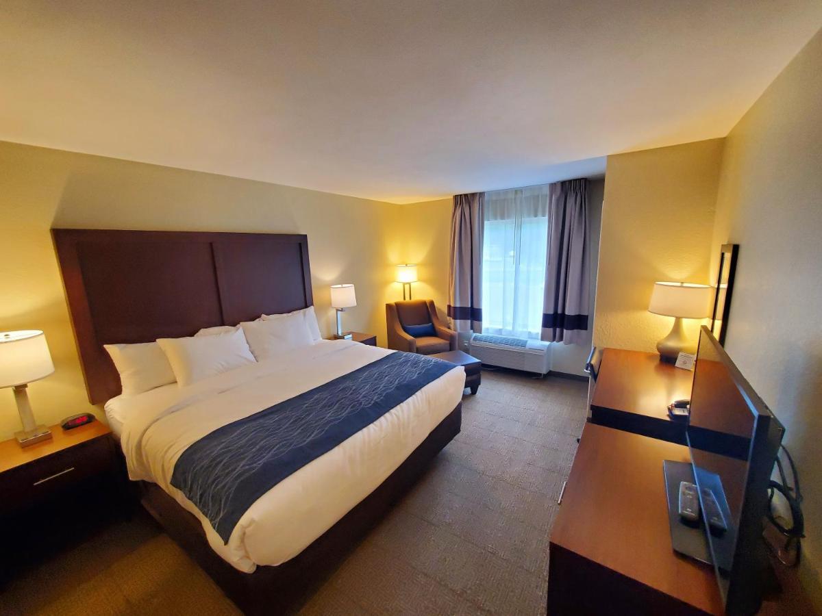 Comfort Inn & Suites Munising-Lakefront - Housity