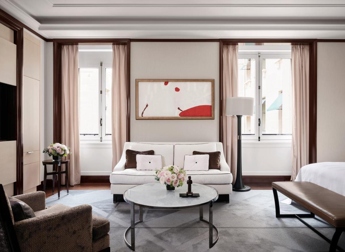 Coin salon dans l'établissement The Peninsula Paris