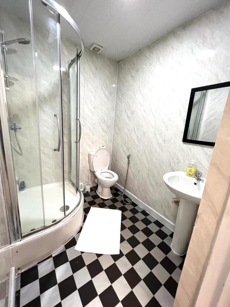 Modern Double Room Greater London - Housity