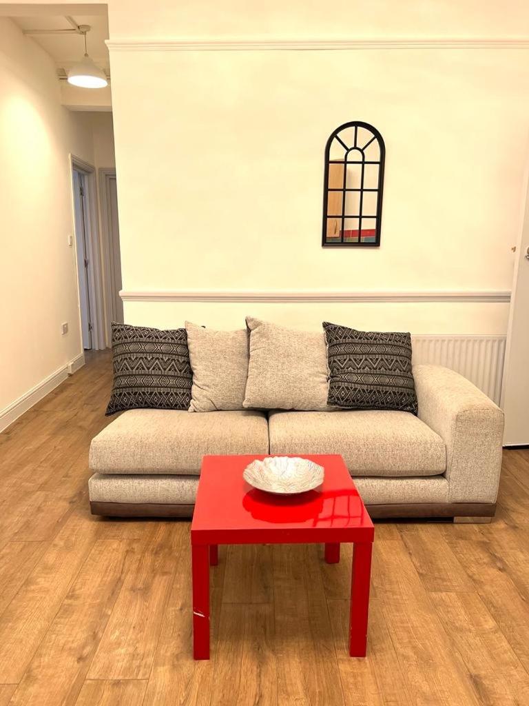 Modern Double Room Greater London - Housity