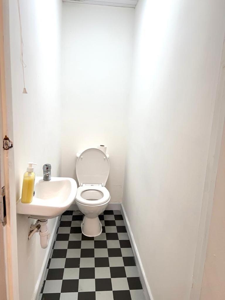 Modern Double Room Greater London - Housity