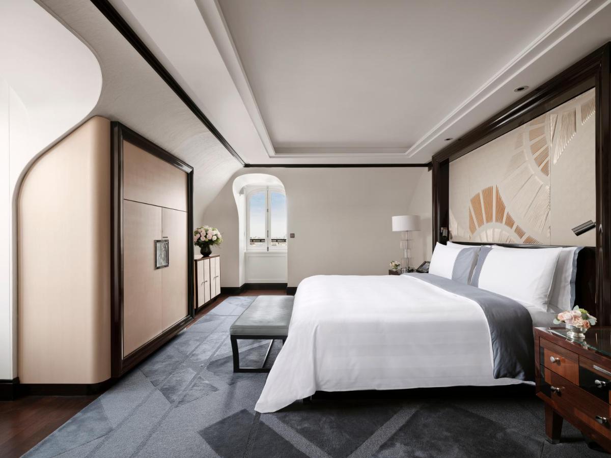 Un ou plusieurs lits dans un hébergement de l'établissement The Peninsula Paris