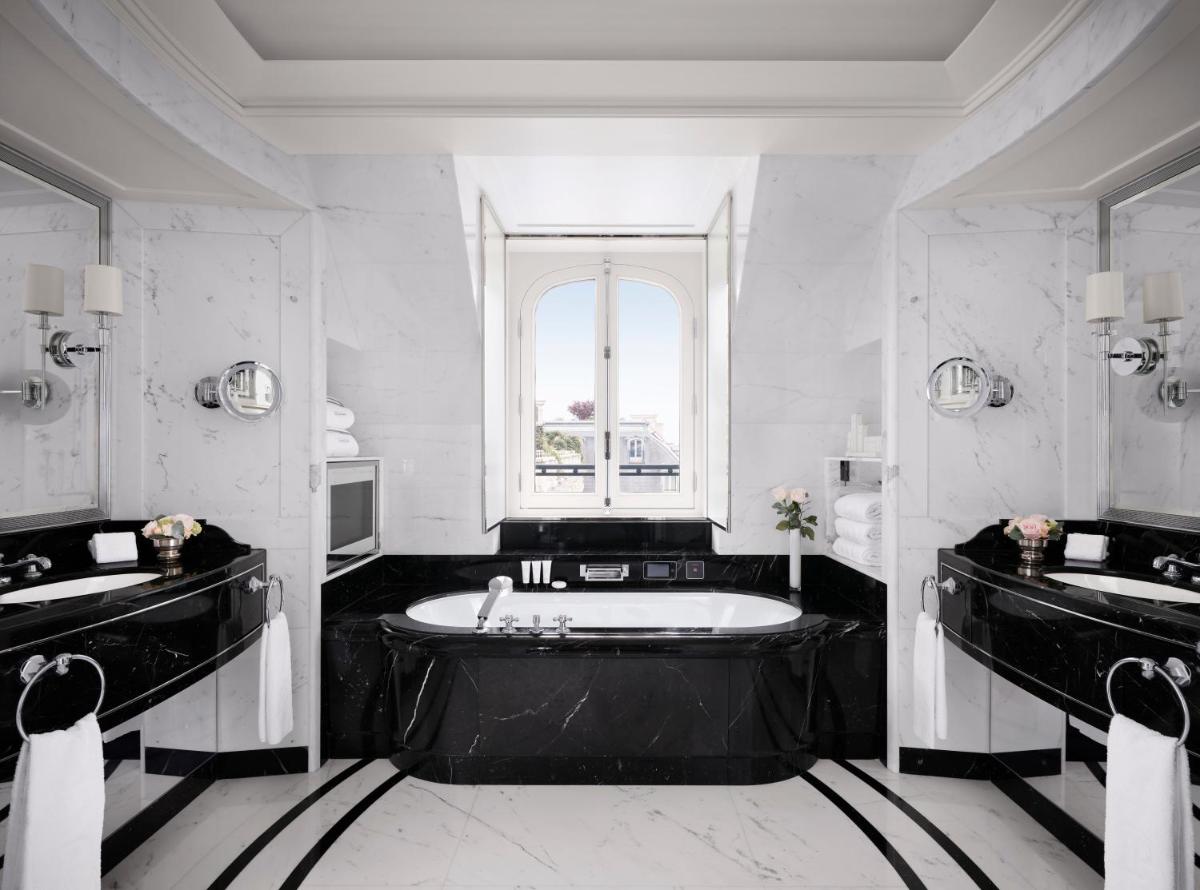 Coin salon dans l'établissement The Peninsula Paris