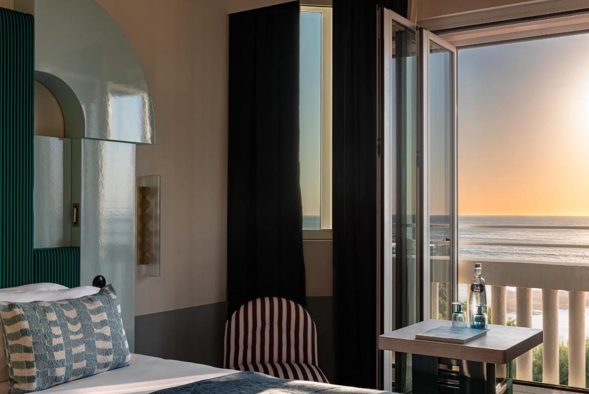 Vue générale sur la mer ou vue sur la mer prise depuis l'hôtel