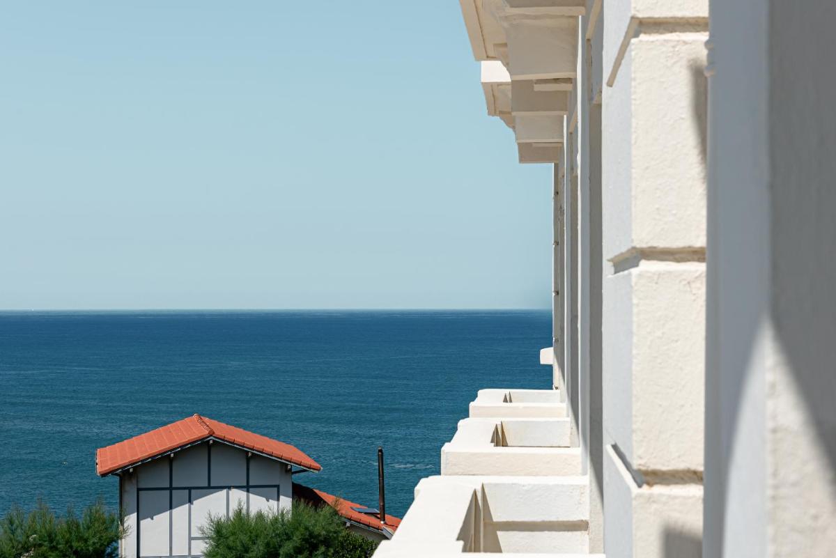 Vue générale sur la mer ou vue sur la mer prise depuis l'hôtel