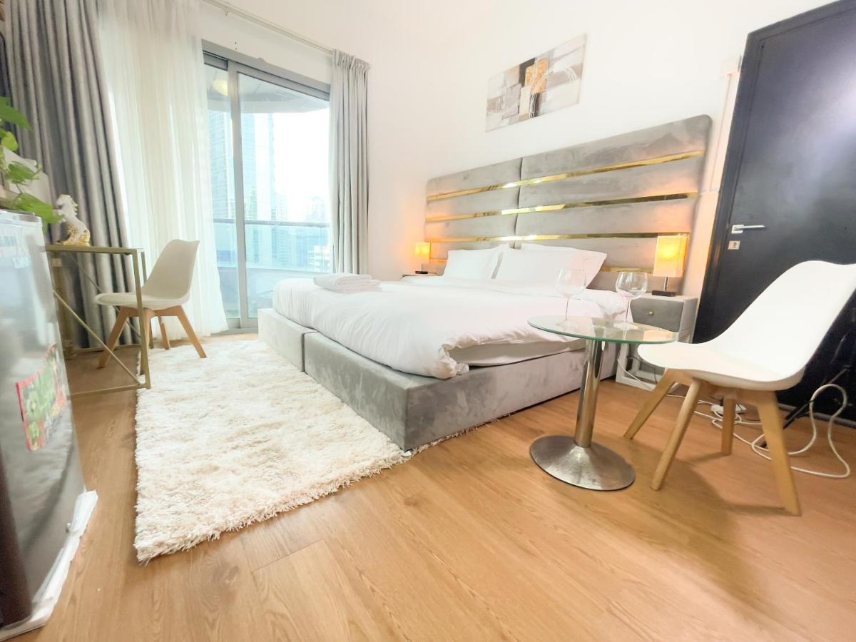 Luxury Room with Marina view close to JBR Beach and Metro with Shared Kitchen - Housity