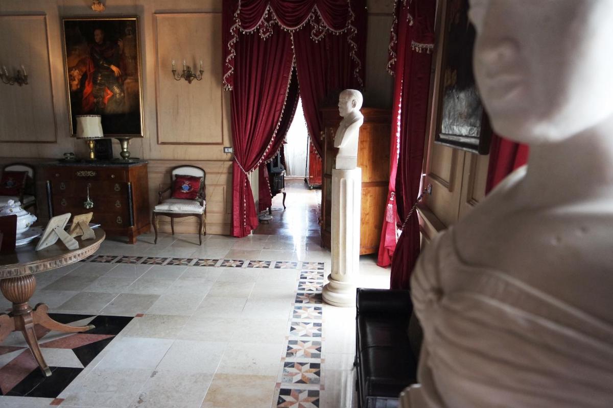 Palazzo Lupis B & B Grotteria Calabria Italia - Housity