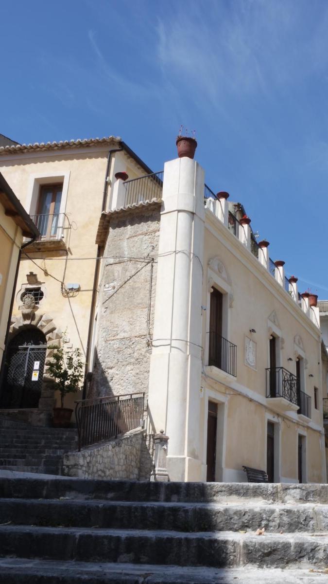 Palazzo Lupis B & B Grotteria Calabria Italia - Housity
