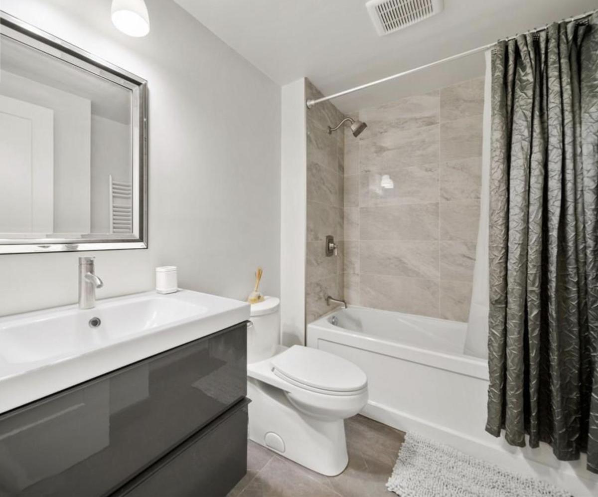 DaVel DeLuxe Four - Housity