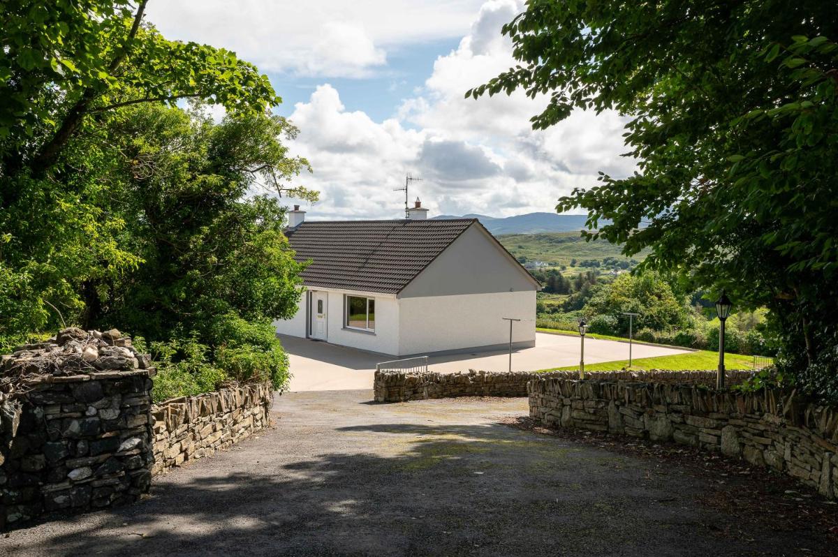 Bradleys Cottage Creeslough - Housity