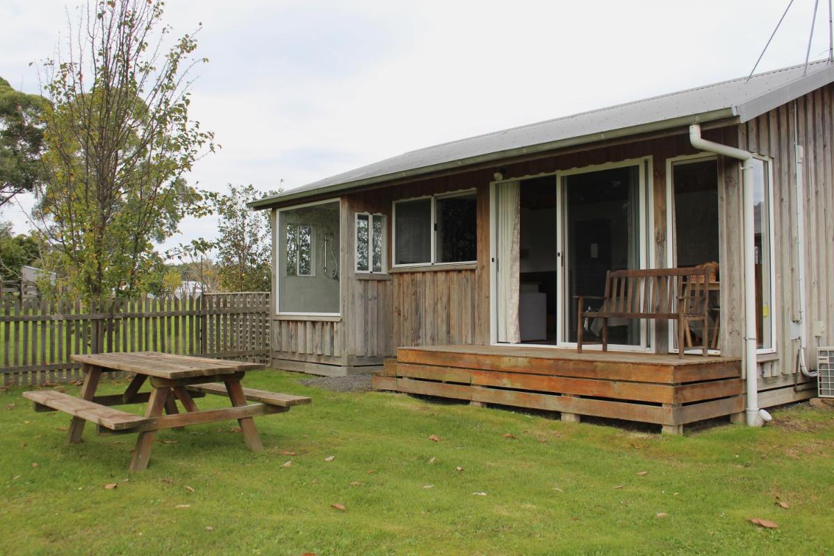 Little Sherwood Drouin Petting Zoo & Cottages - Housity