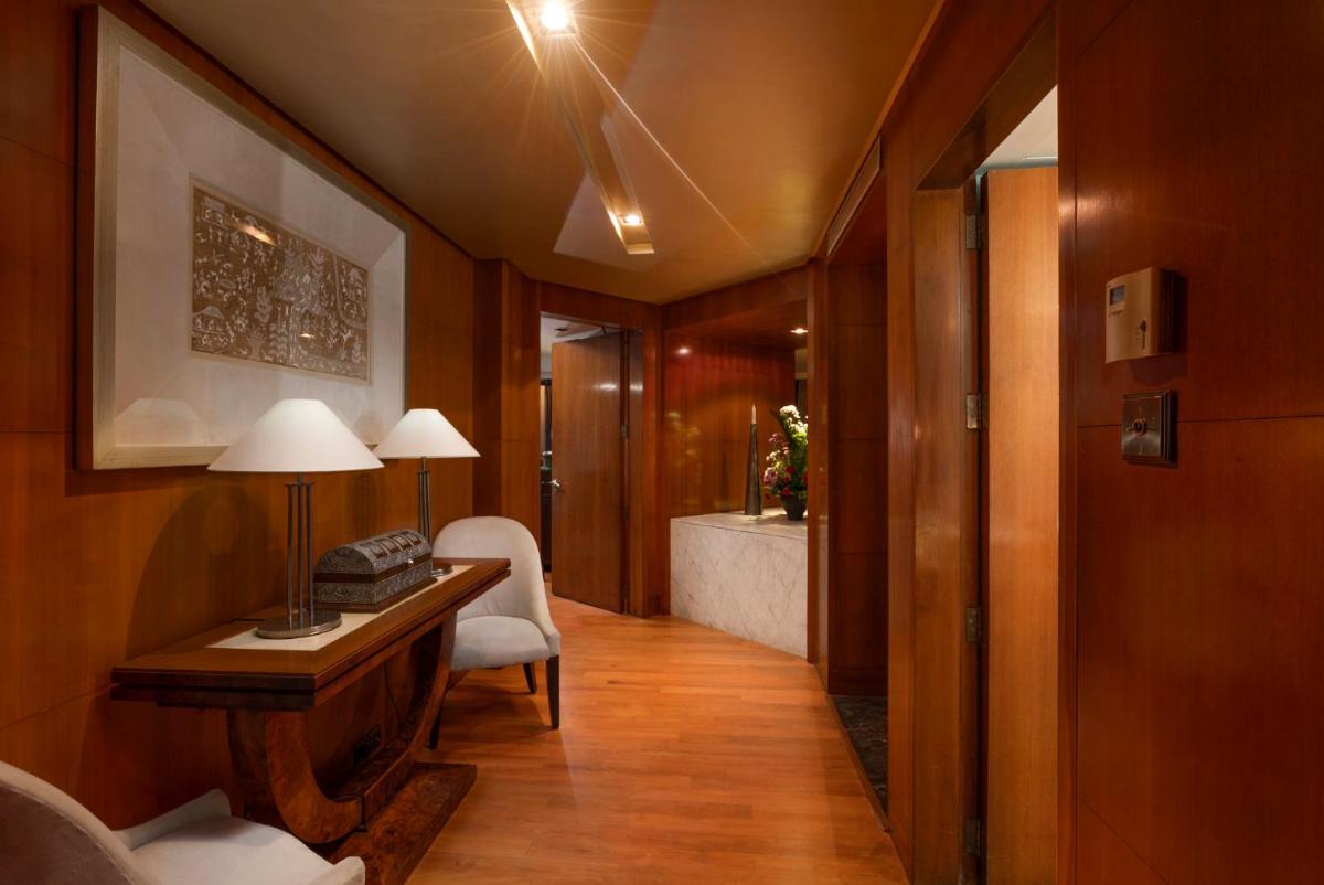 a hallway with a desk and a chair in a room at InterContinental Marine Drive Mumbai by IHG in Mumbai