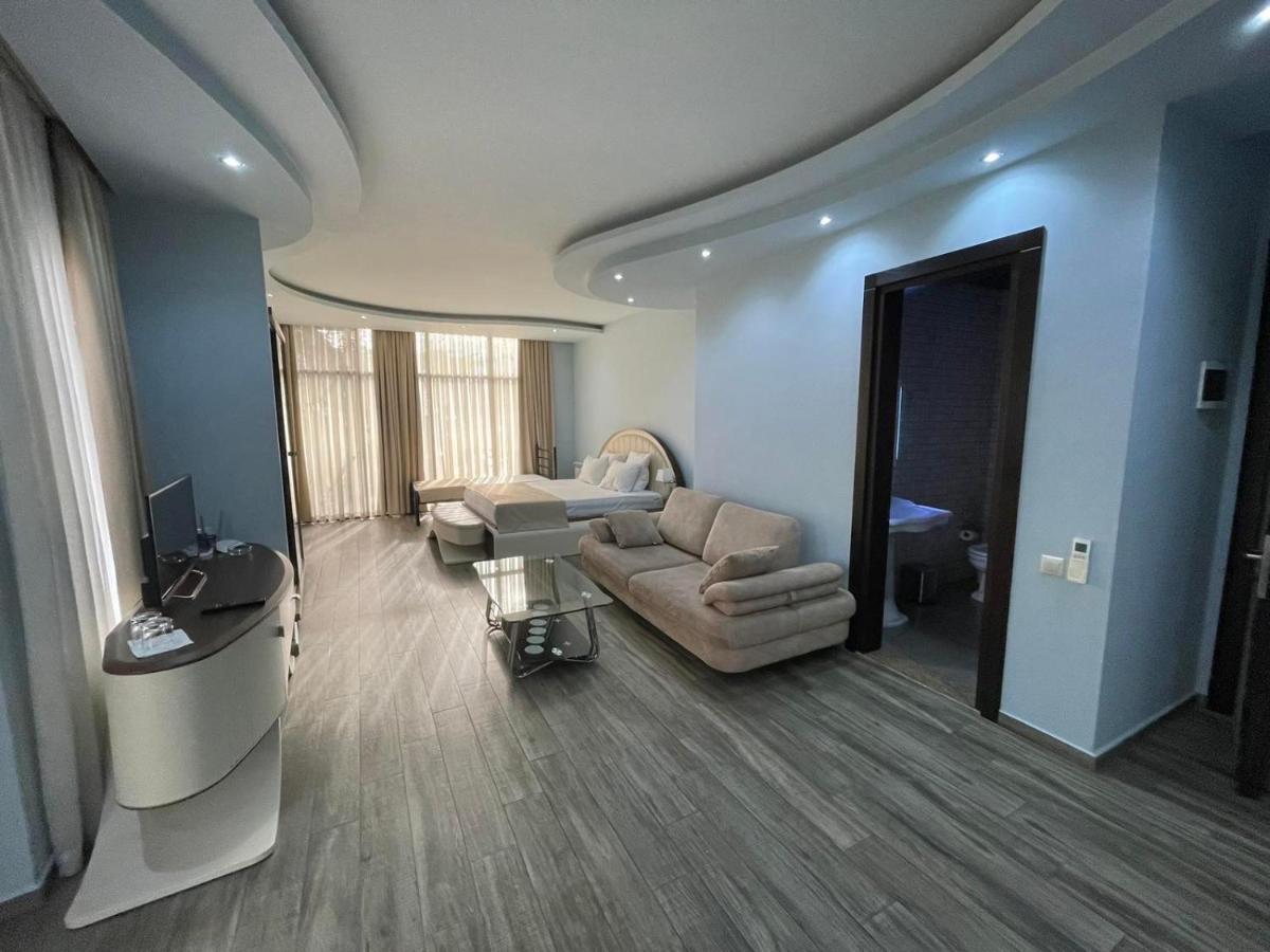 Hotel Light Palace - Housity