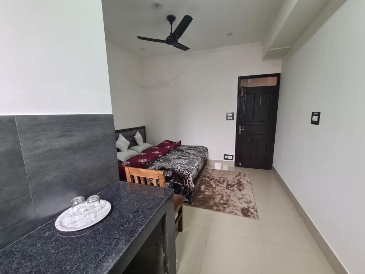 Royal Pamposh - Housity