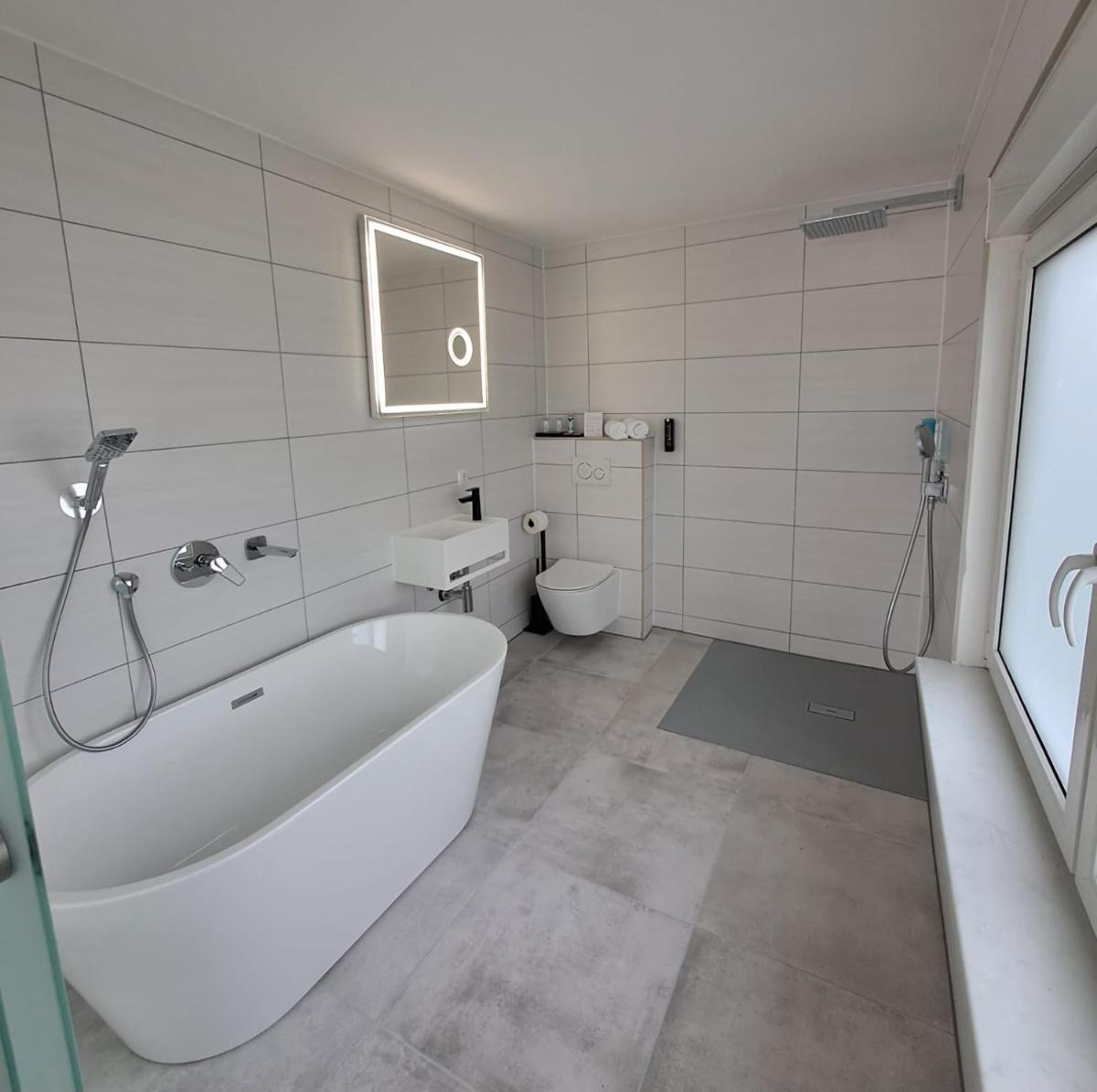 Hotel Rhin Inn - Housity