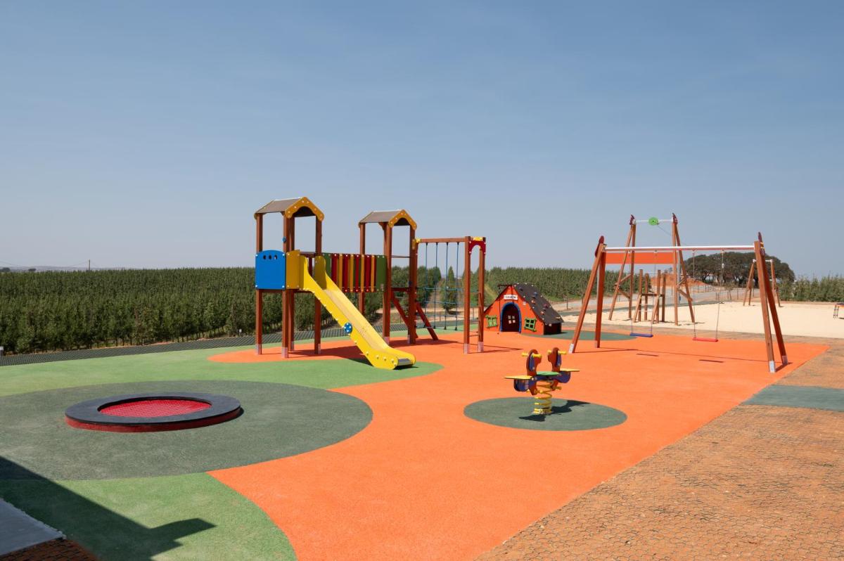 A área de jogos para crianças em Vila Gale Nep Kids
