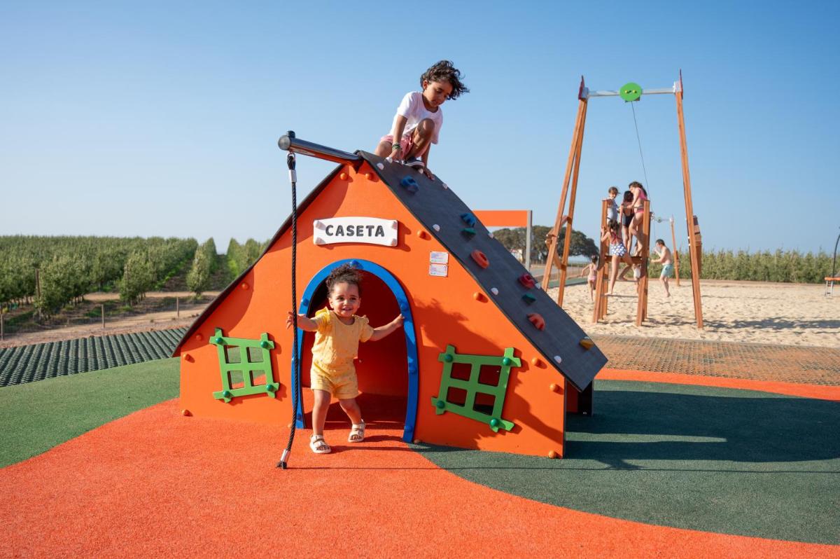 A área de jogos para crianças em Vila Gale Nep Kids