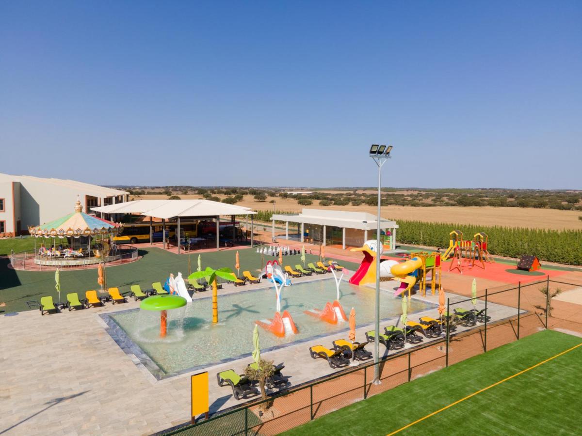 A piscina em ou perto de Vila Gale Nep Kids