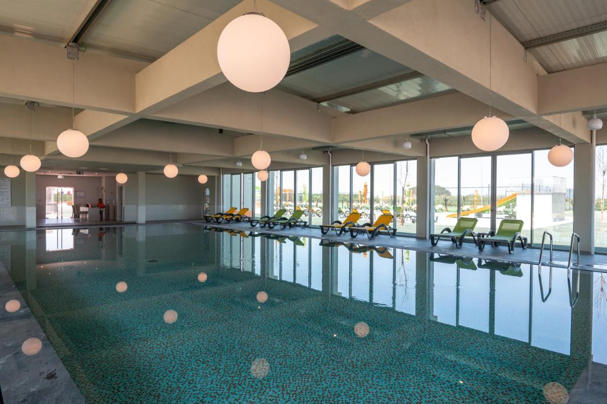 A piscina em ou perto de Vila Gale Nep Kids