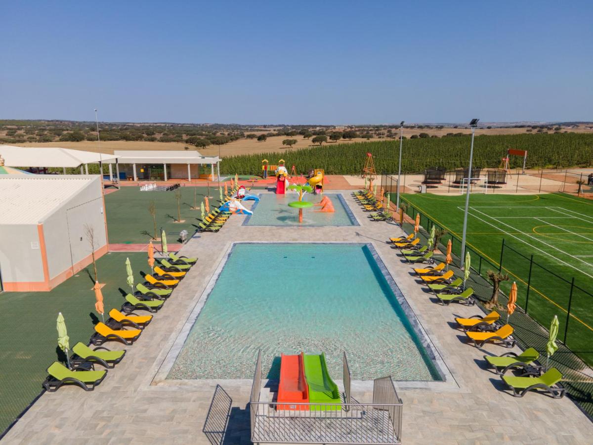 A piscina em ou perto de Vila Gale Nep Kids