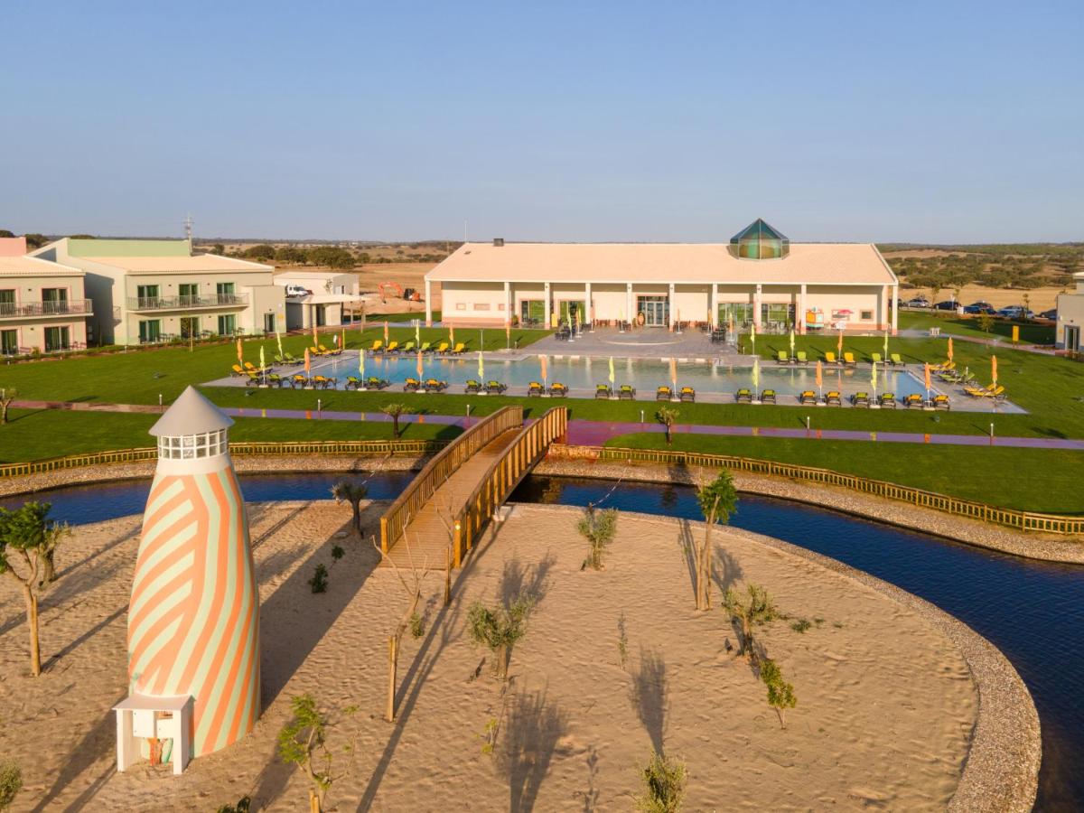 A piscina em ou perto de Vila Gale Nep Kids