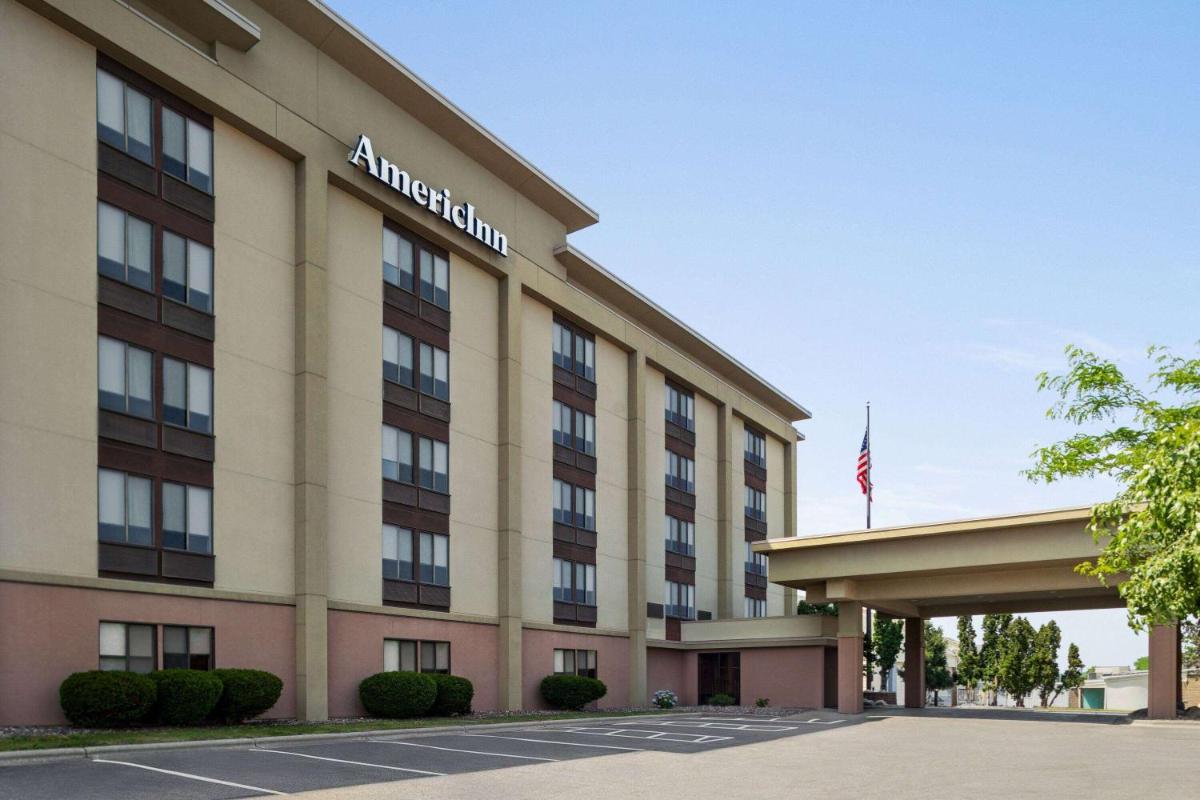 AmericInn by Wyndham Madison West - Housity