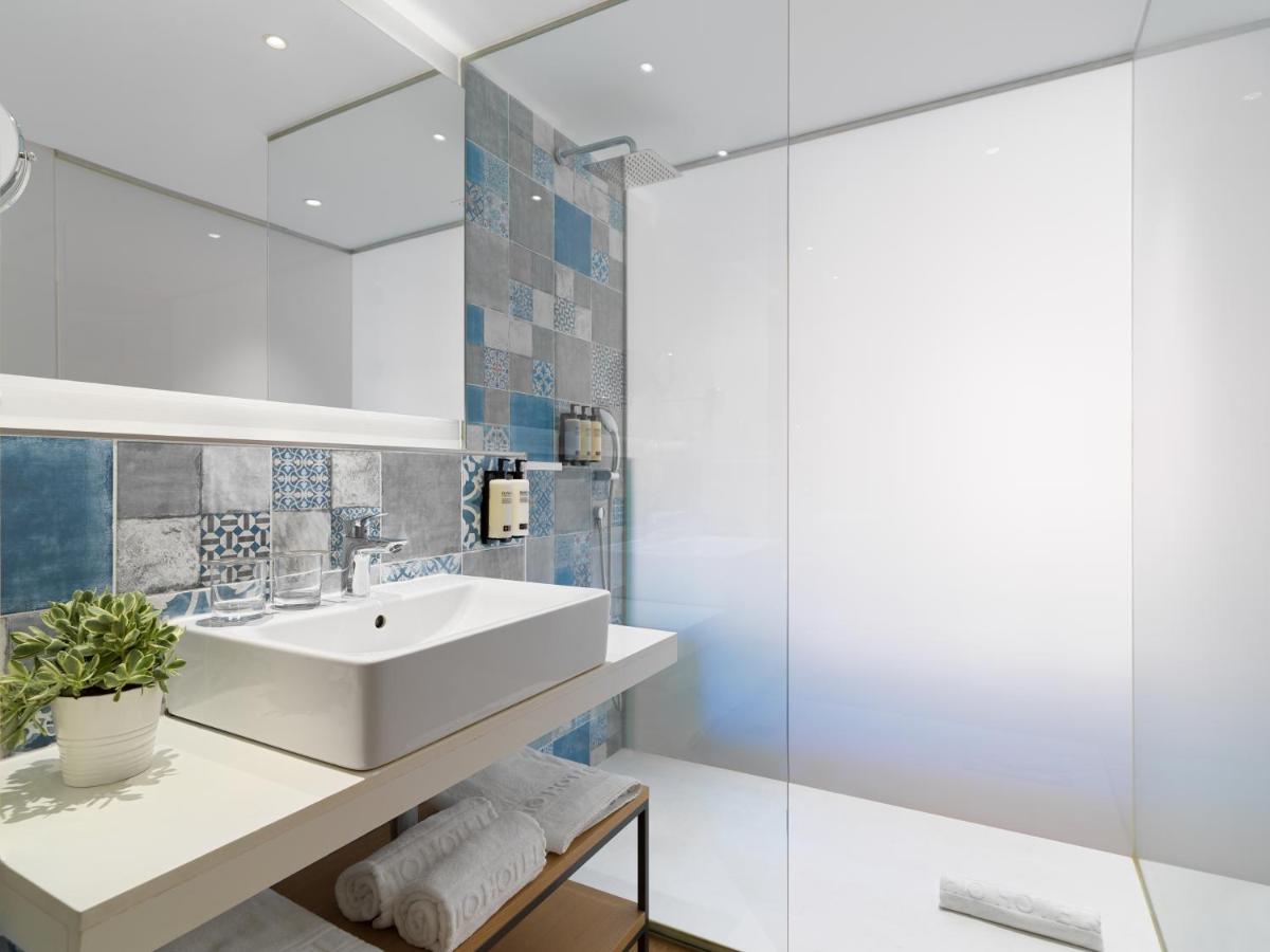Un baño de H10 Casa del Mar
