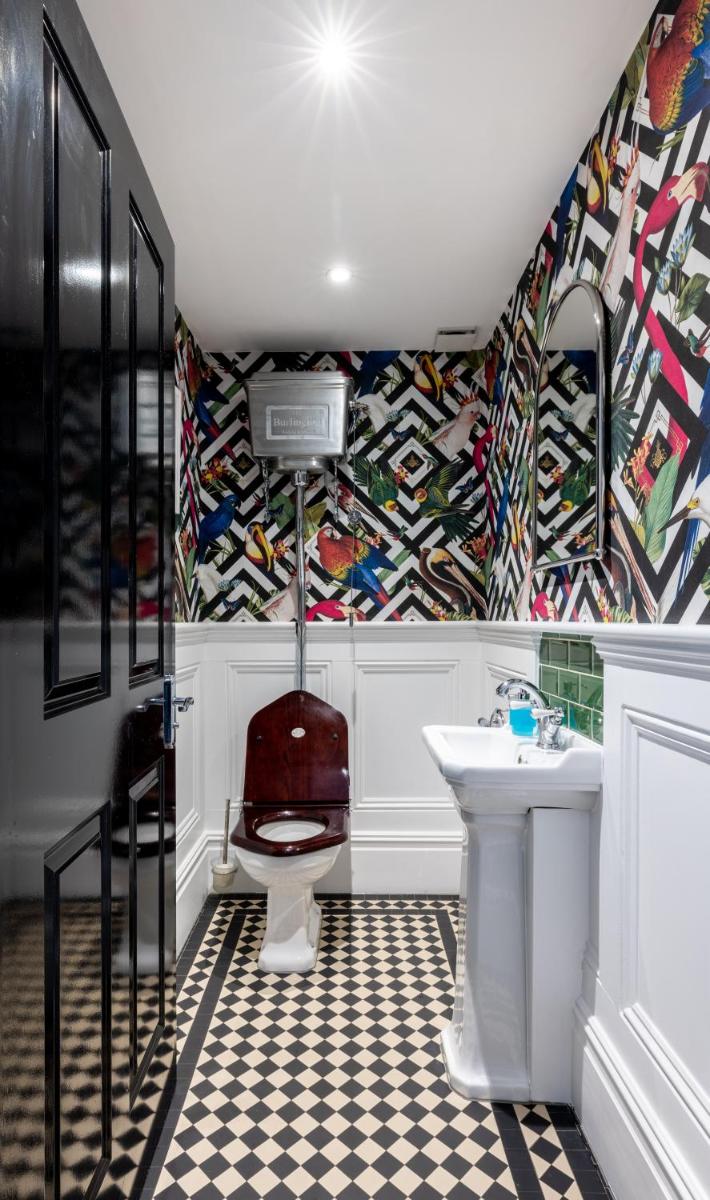 Dream House London with gym, cinema and housekeeper - Housity