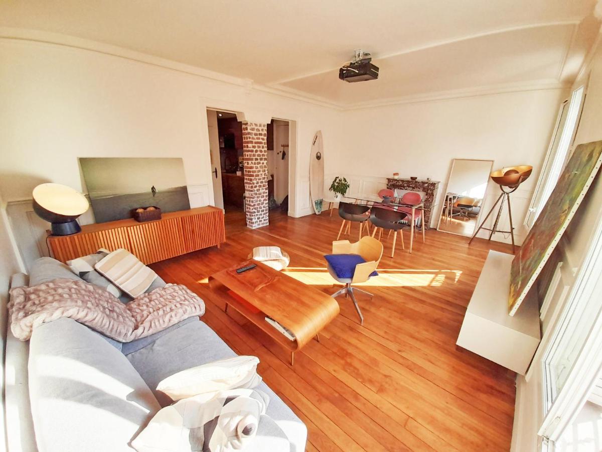 Très beau 2P avec vaste séjour ensoleillé - A 50 m du métro du marché et de la mairie - Housity