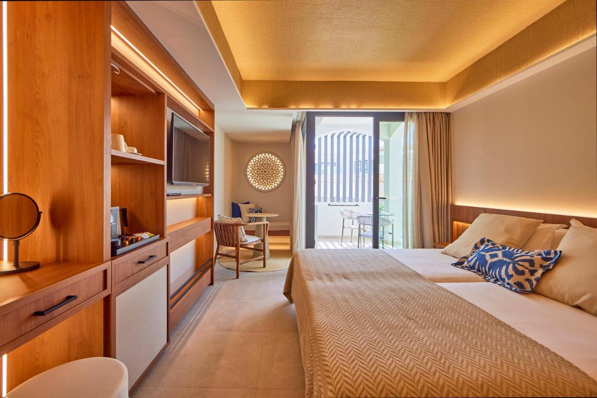 Cama o camas de una habitación en Universal Grand León & Spa