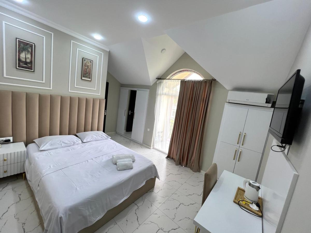 Four Seasons Hotel - Housity