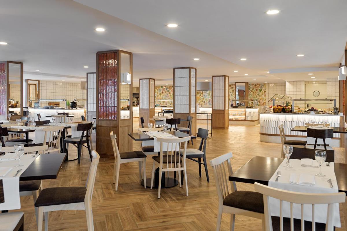 Un restaurante o sitio para comer en H10 Casa del Mar