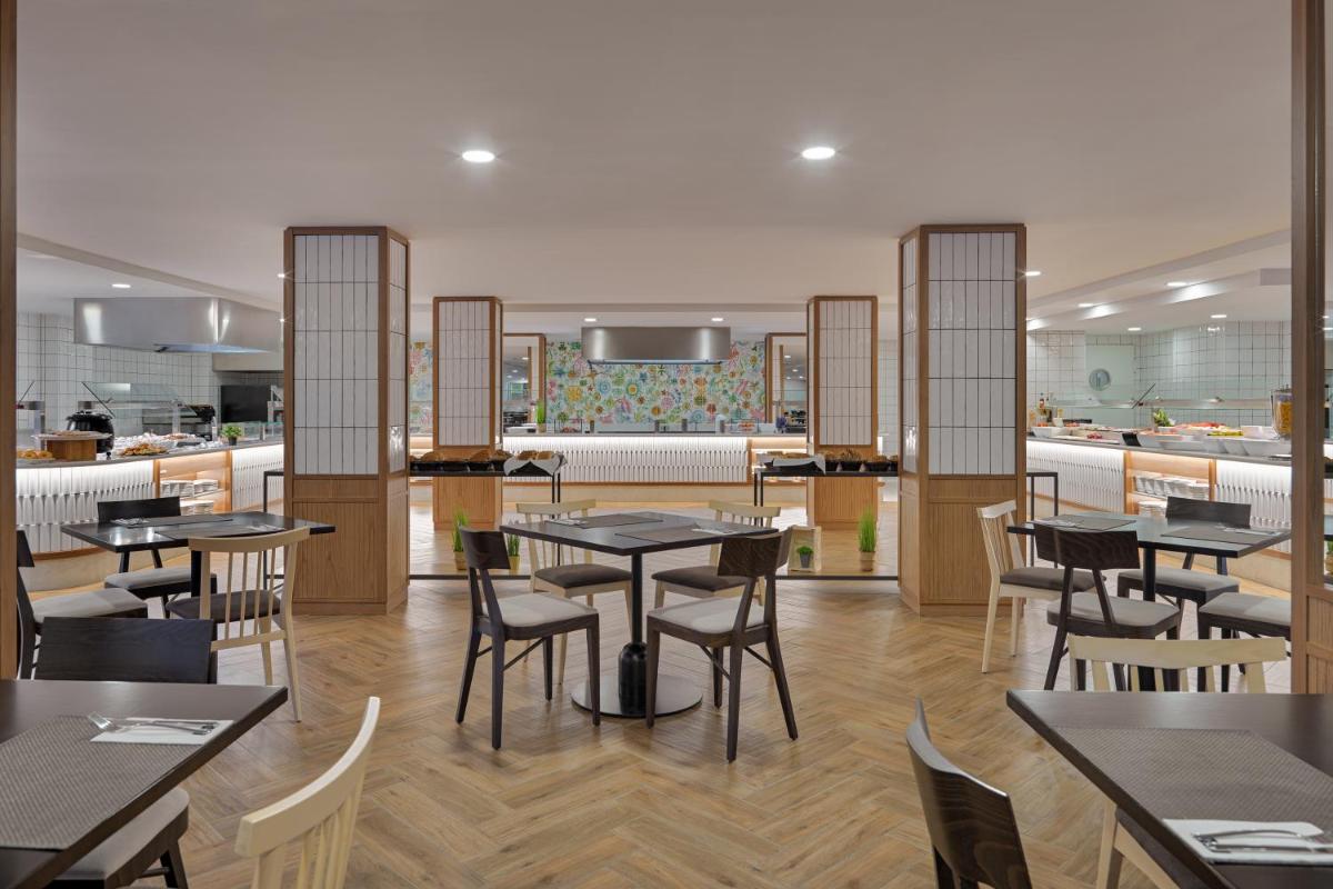Un restaurante o sitio para comer en H10 Casa del Mar