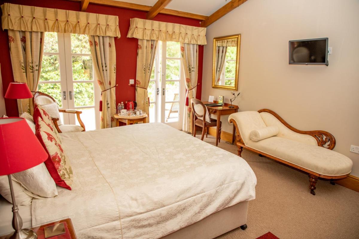 Mere Brook House - Housity