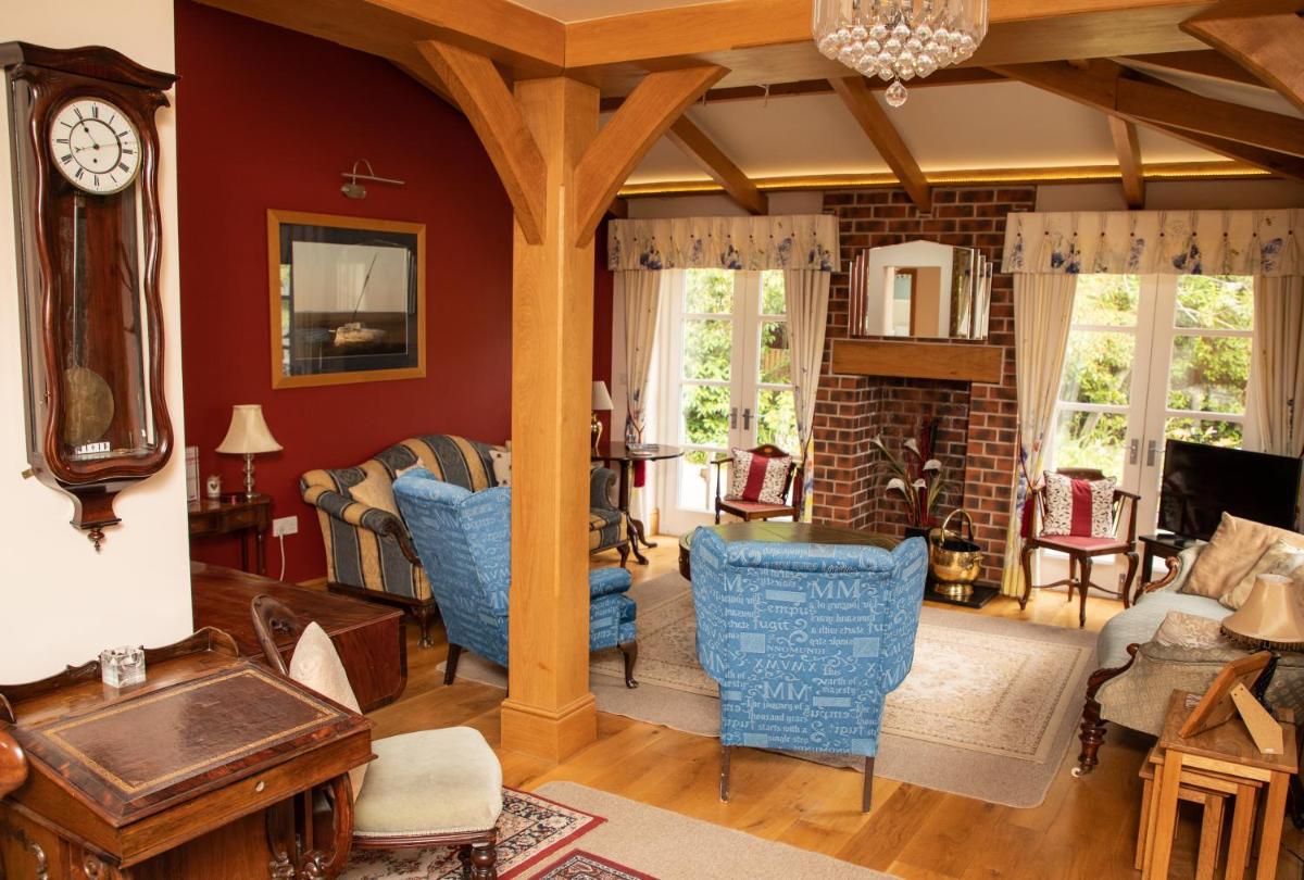 Mere Brook House - Housity