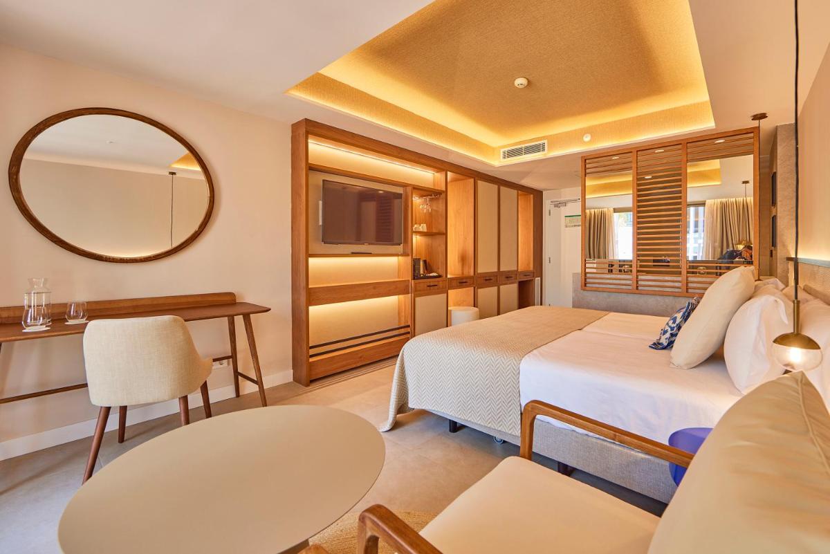 Cama o camas de una habitación en Universal Grand León & Spa