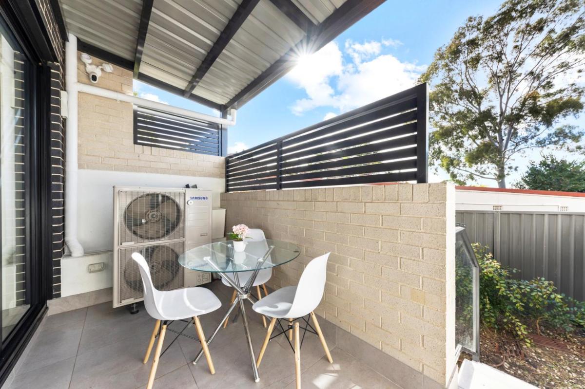 modern 3 bedroom townhous in Ashfield - Housity