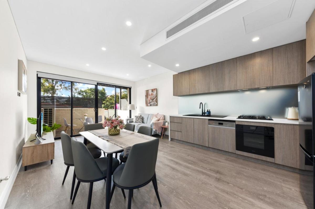 modern 3 bedroom townhous in Ashfield - Housity