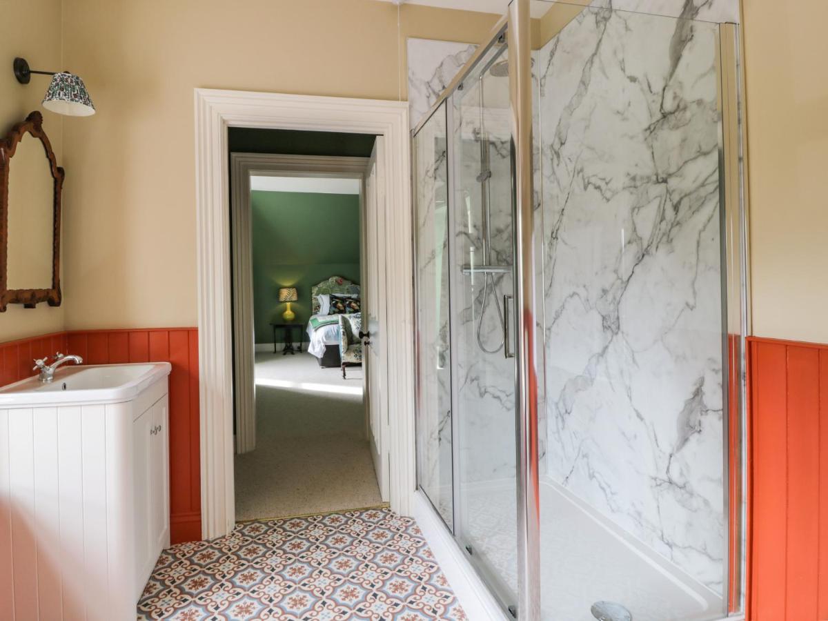 Auchenvhin - Rockcliffe - Housity